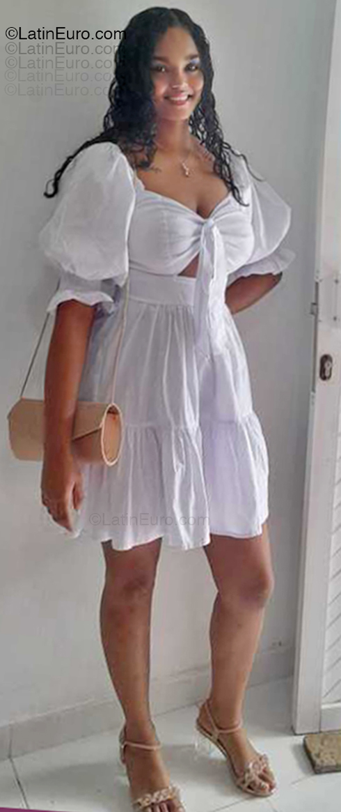 Date this good-looking Colombia girl Rosy from Cartagena CO33356