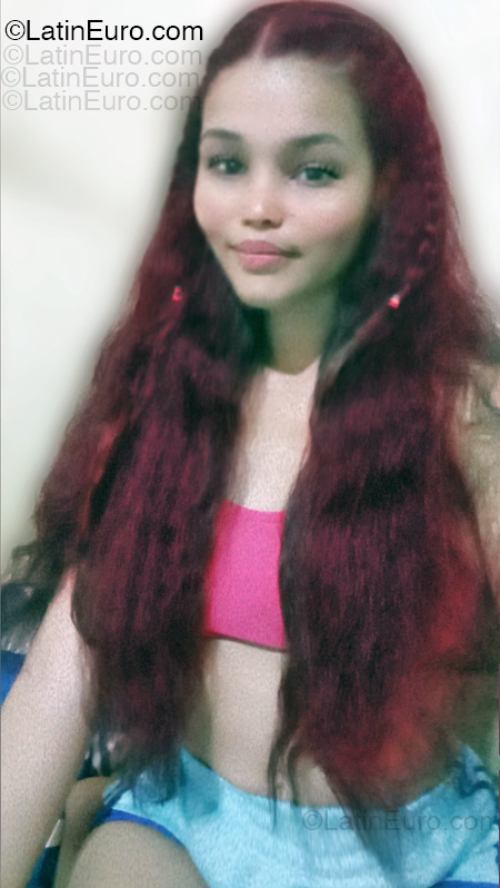 Date this pretty Dominican Republic girl Laura from Santo Domingo DO55144