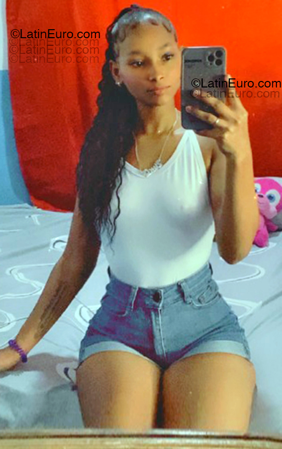 Date this stunning Dominican Republic girl Jissel from San Francisco de Macoris DO55173
