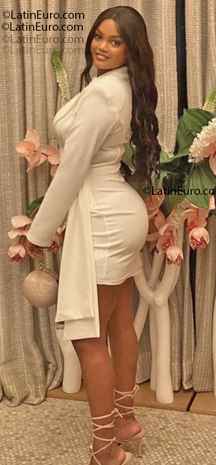 Date this lovely Dominican Republic girl Laura from Santo Domingo DO55203