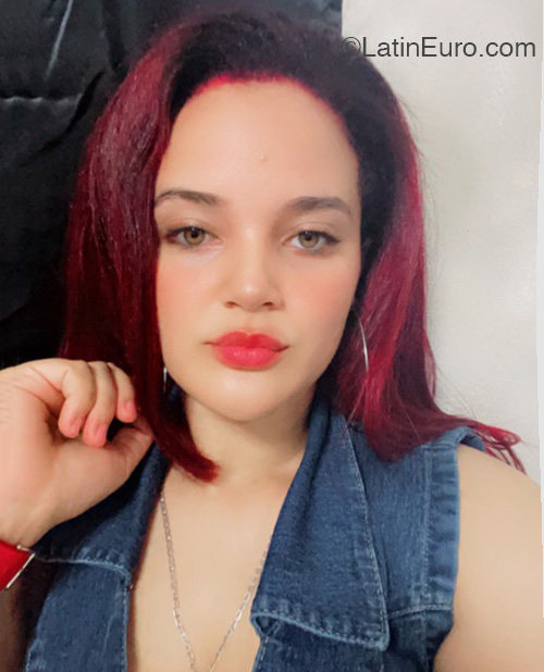 Date this stunning Dominican Republic girl Madeleyne from Santo Domingo DO55230