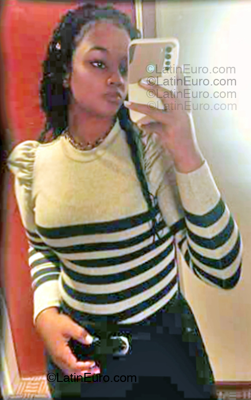 Date this stunning Dominican Republic girl Adza from Santo Domingo DO55250