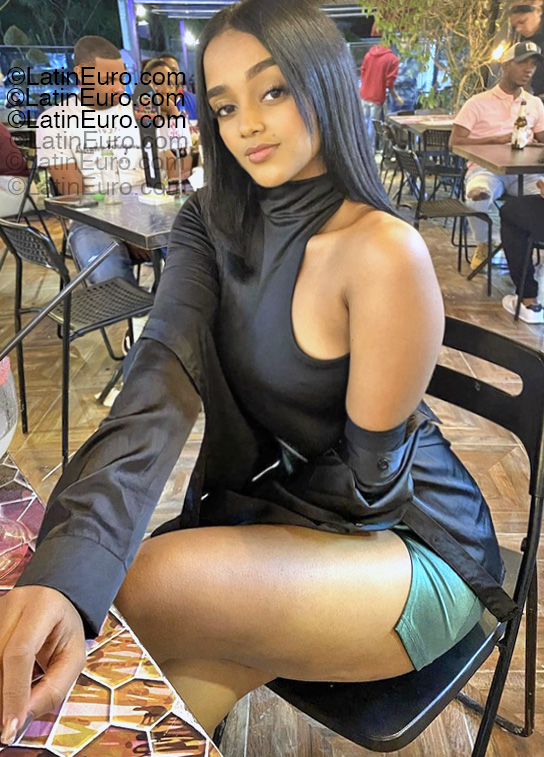 Date this pretty Dominican Republic girl Beatriz from Santo Domingo DO55253