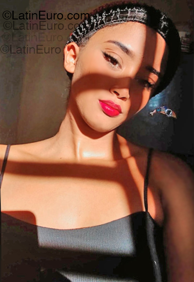 Date this voluptuous Dominican Republic girl Elena from Santo Domingo DO55261