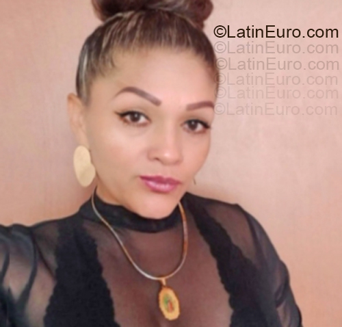 Date this gorgeous Colombia girl Latina from Bogota CO33441