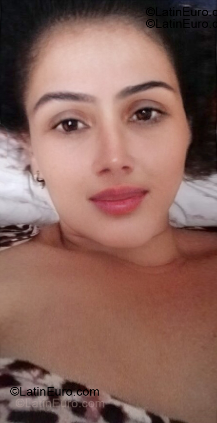 Date this voluptuous Dominican Republic girl Cami from Bonao DO55334