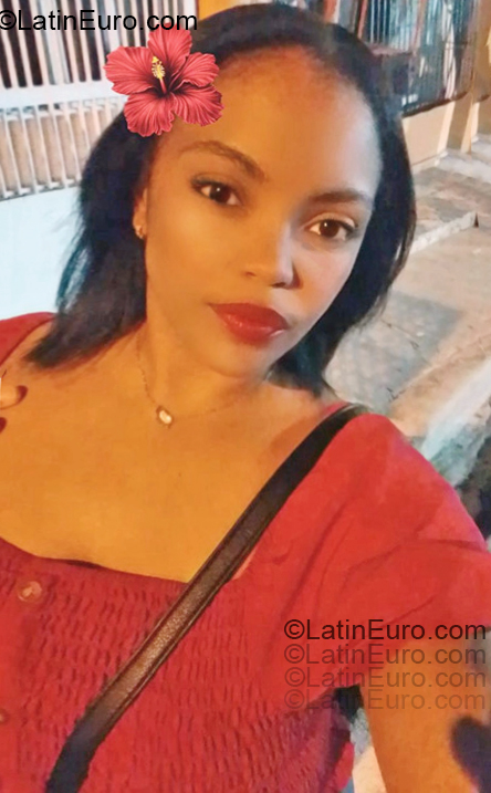 Date this georgeous Dominican Republic girl Claris from Santo Domingo Este DO55352