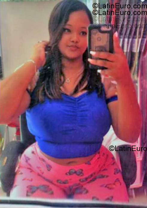 Date this pretty Dominican Republic girl Ana from Santo Domingo DO55373