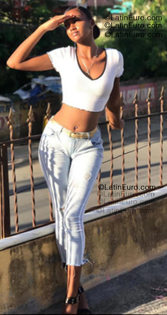 Date this exotic Dominican Republic girl Alaniz from Santo Domingo Este DO55384