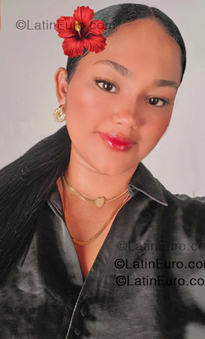Date this attractive Venezuela girl Fernanda Mirianny from Caracas VE5331