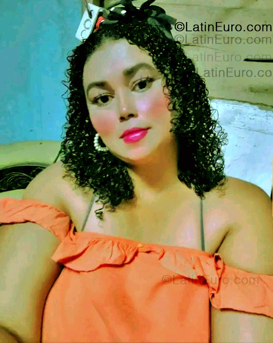 Date this georgeous Colombia girl Julia from Barranquilla CO33471