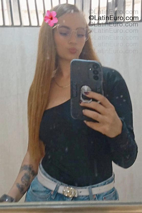Date this charming Venezuela girl Paola from Valera VE5340