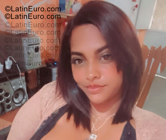 Date this sensual Venezuela girl Yenny from Chacao VE5356