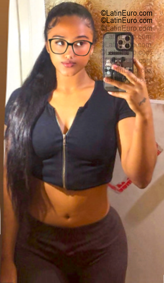 Date this sensual Colombia girl Eleanis from Turbo CO33479