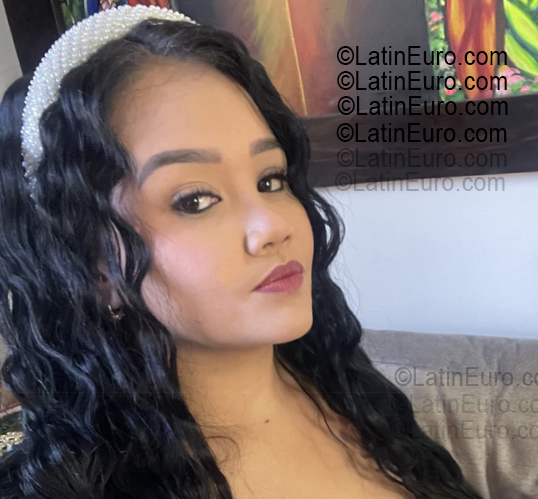 Date this young Colombia girl Anais from Bogota CO33482