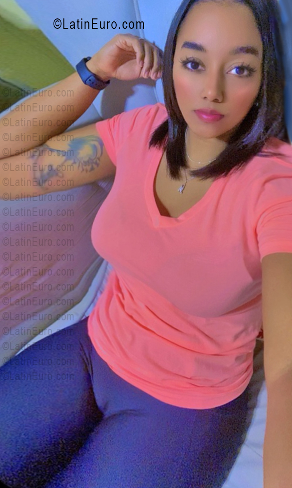 Date this beautiful Dominican Republic girl Stefany from Santo Domingo DO55608