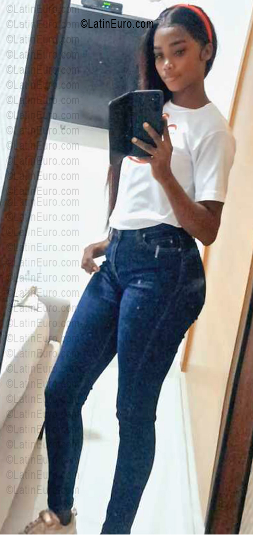 Date this georgeous Dominican Republic girl Mar from Santo Domingo DO55614