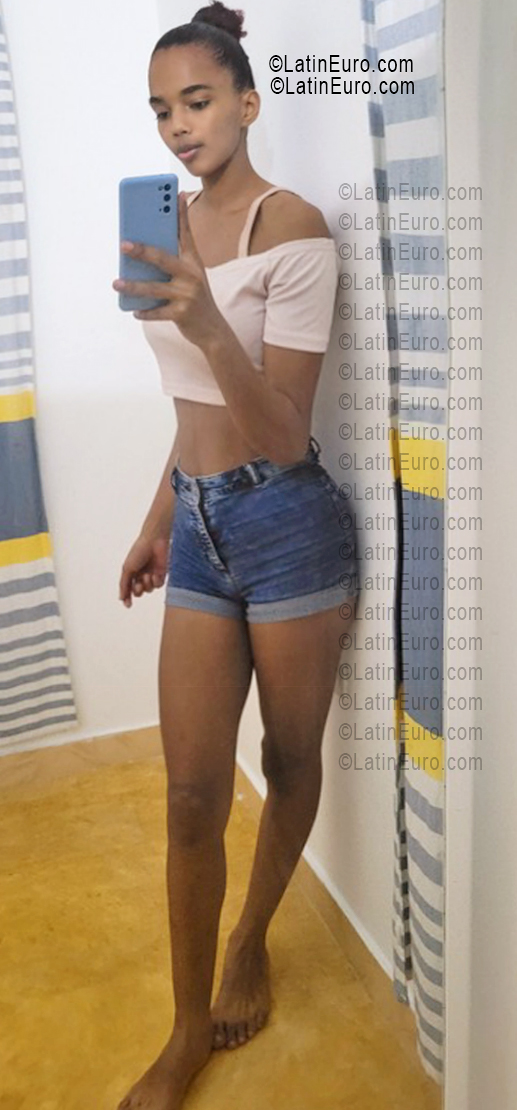 Date this happy Dominican Republic girl Anyis from La Altagracia DO55619
