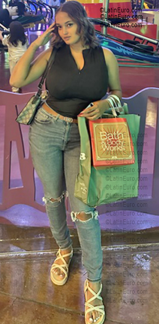 Date this tall Dominican Republic girl Vanessa from Santo Domingo DO55628