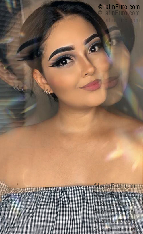 Date this passionate Colombia girl Leidy from Cali CO33537