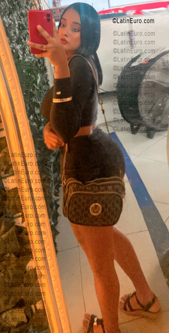 Date this hot Dominican Republic girl Gabriela from Santo Domingo DO55658