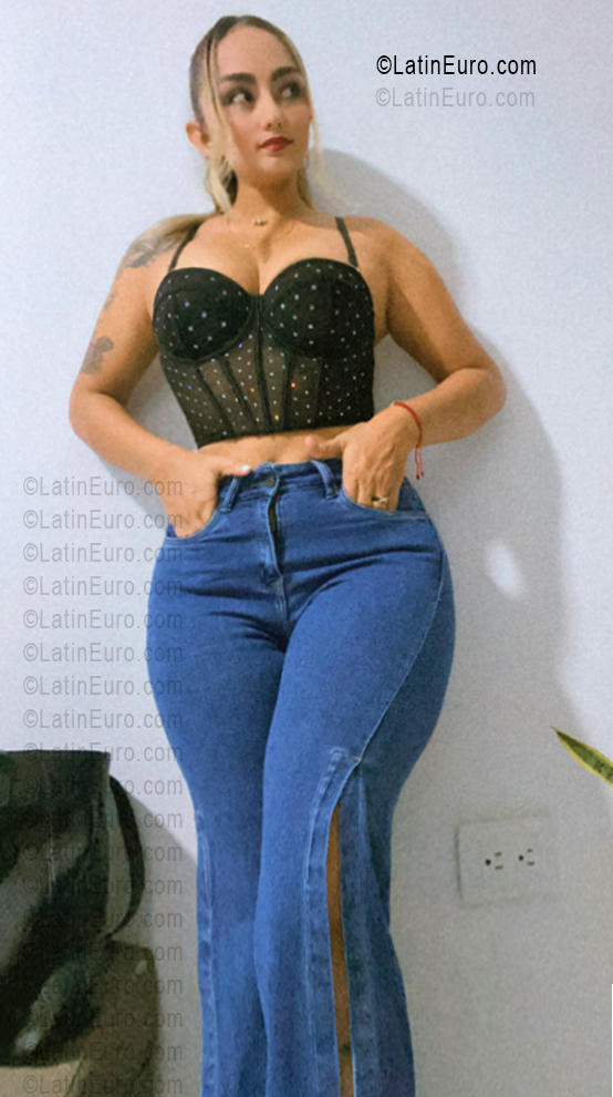 Date this foxy Colombia girl Isabel from Apartado CO33539