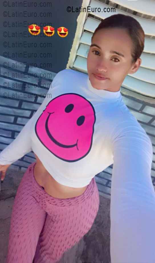 Date this nice looking Dominican Republic girl Santa from Gaspar Hernandez DO55701