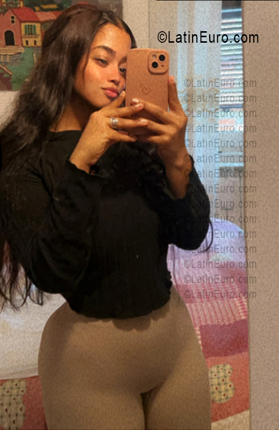 Date this gorgeous Italy girl Yulianny from Milan IT449