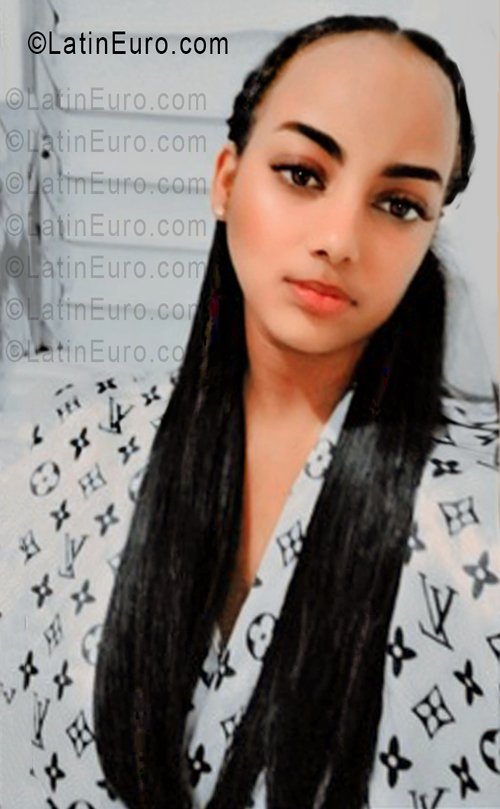 Date this delightful Dominican Republic girl Carol from Santo Domingo Este DO55711