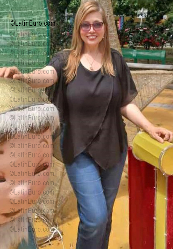 Date this gorgeous Colombia girl Noel from Bogota CO33544