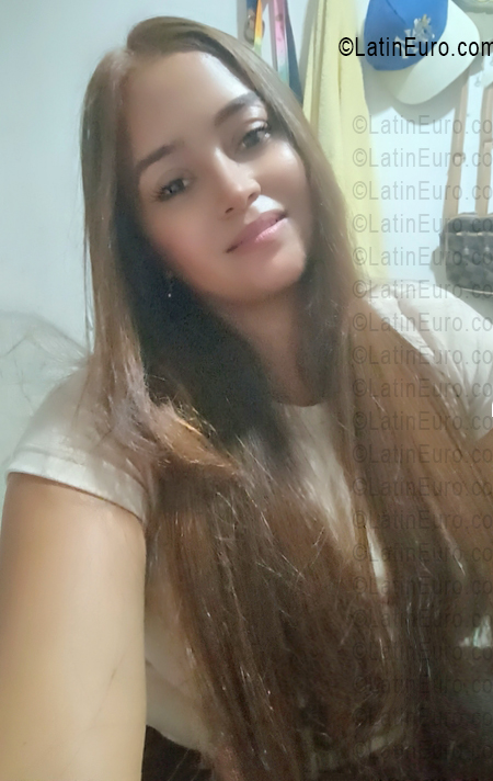 Date this charming Colombia girl Carolina from Cartagena CO33638