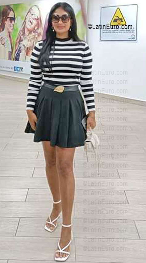 Date this cute Dominican Republic girl Linda from Santo Domingo DO55787