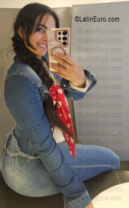 Date this voluptuous Colombia girl Lili from Zipaquira CO33562