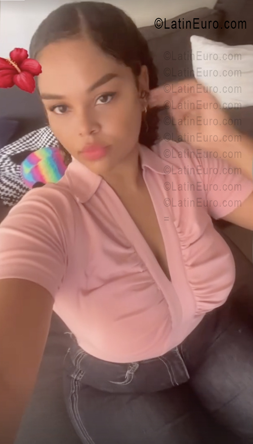 Date this attractive Dominican Republic girl Yvette from Santo Domingo DO55856
