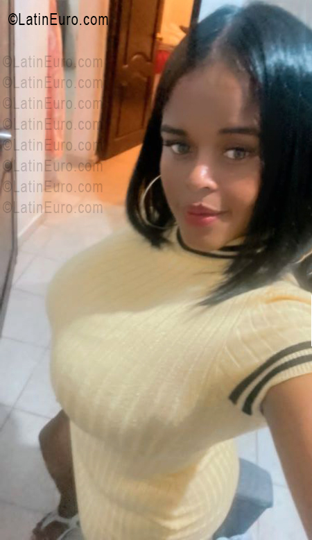 Date this voluptuous Dominican Republic girl Yennifer from Santo Domingo DO55880