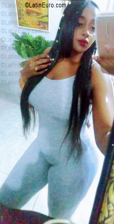 Date this pretty Dominican Republic girl La negra from Santo Domingo DO55885