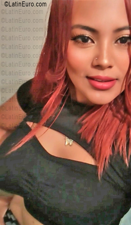 Date this nice looking Venezuela girl Nayibet from Caracas VE5405