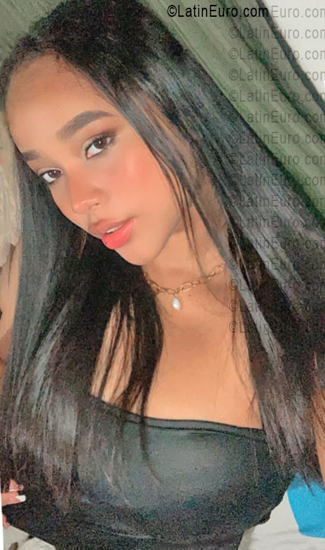 Date this fun Colombia girl Nayeli from Cali CO33589