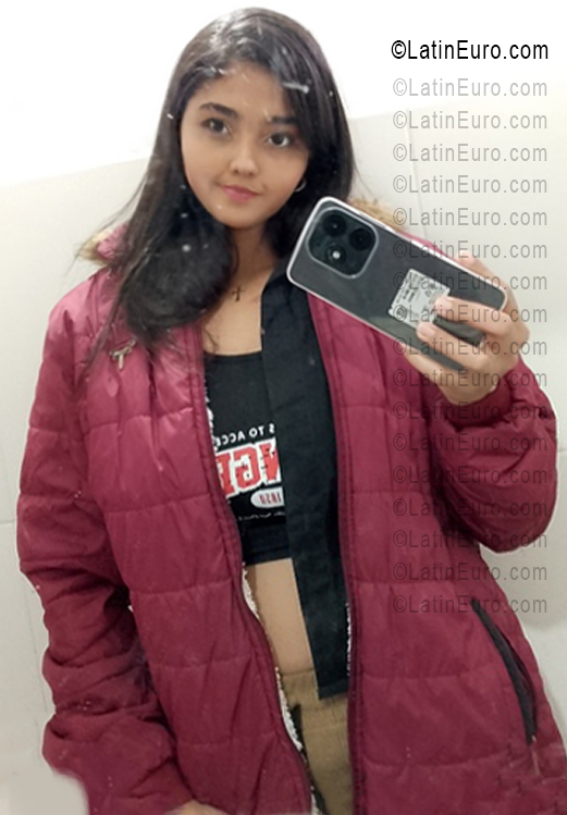Date this happy Colombia girl Luisana from Barranquilla CO33606