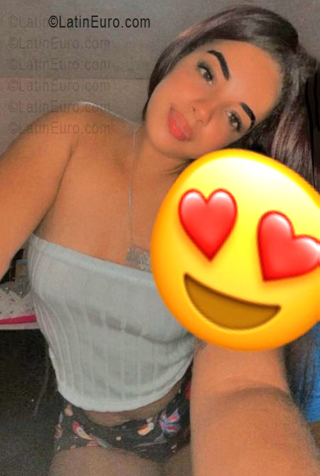 Date this funny Dominican Republic girl Anglica from Santo Domingo DO55961