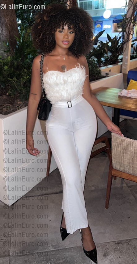 Date this happy Puerto Rico girl Esmeilin from Caguas PR267