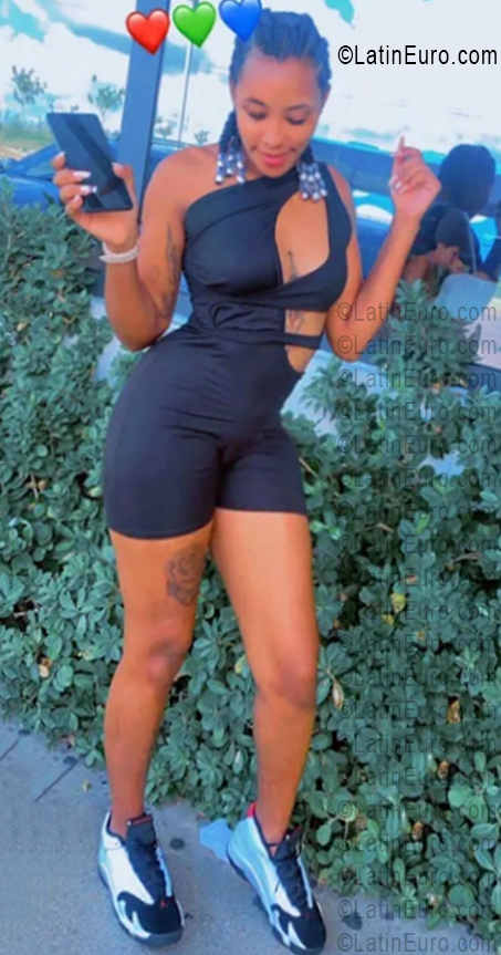 Date this stunning Dominican Republic girl Ivelis from Santo Domingo DO55974