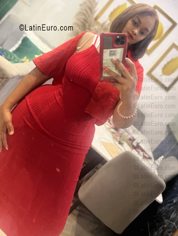Date this sensual Dominican Republic girl Kenia from Santo Domingo DO55986
