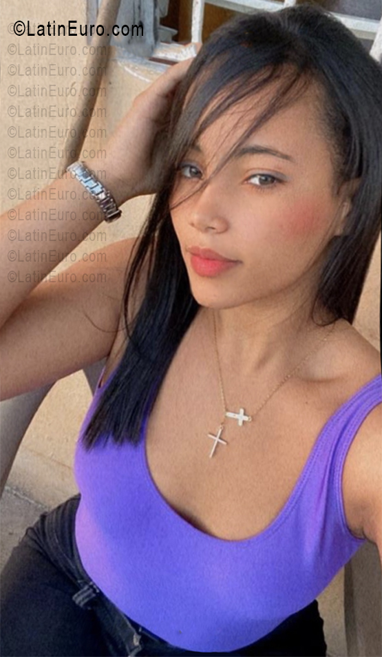 Date this hot Dominican Republic girl Jesilyn from Santo Domingo DO56041