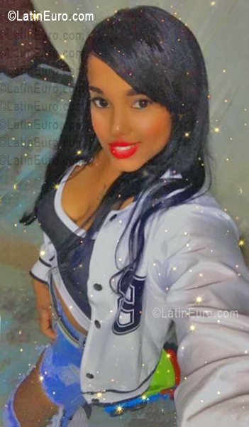 Date this sensual Dominican Republic girl Geidy from Santo Domingo DO56054