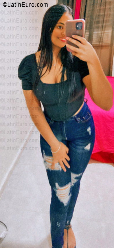Date this stunning Dominican Republic girl Vitaly from Moca DO56085