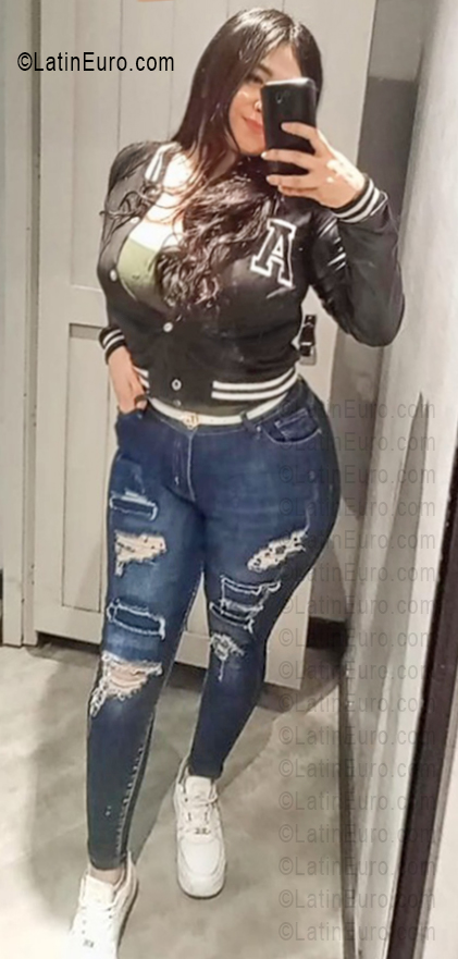 Date this charming Venezuela girl Sthefania from Valencia VE5427