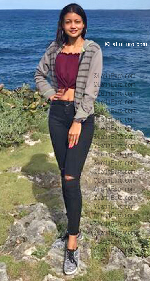 Date this foxy Dominican Republic girl Lisai from Nagua DO56727