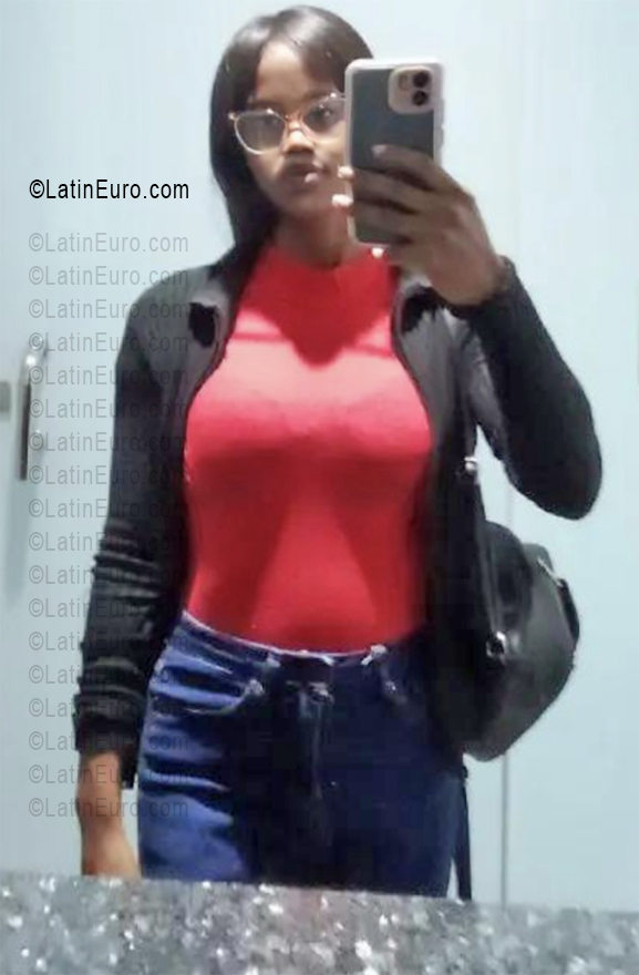 Date this pretty Dominican Republic girl Neyi from Azua DO56104
