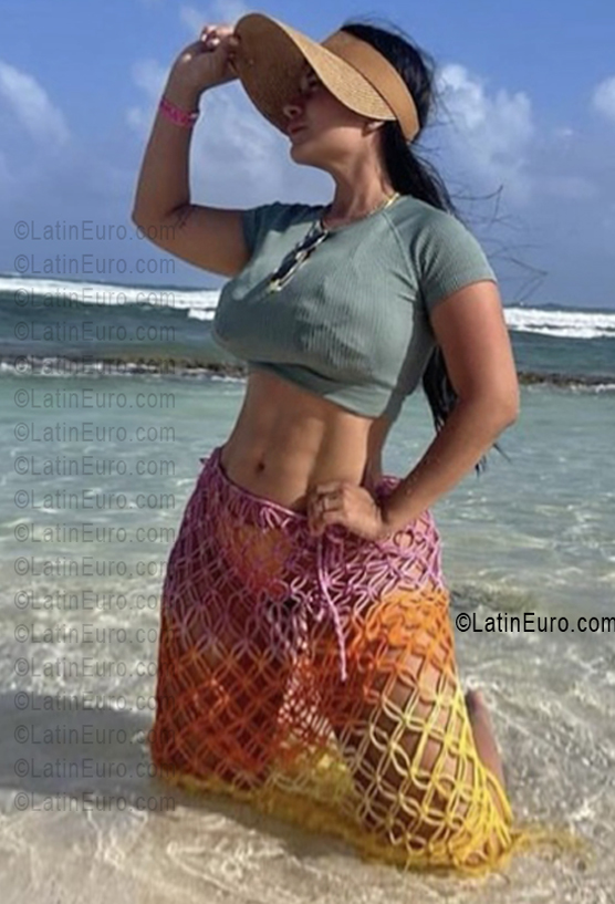 Date this exotic Colombia girl Lizeth from Cali CO33762